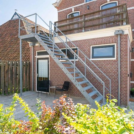 Sfeervol Verblijf In Oude Gemeentehuis Eenrum. المظهر الخارجي الصورة