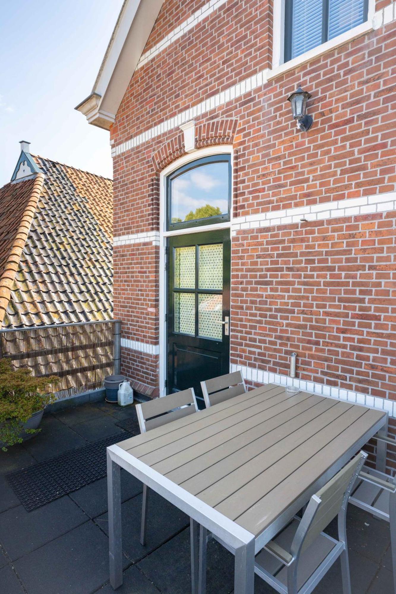 Sfeervol Verblijf In Oude Gemeentehuis Eenrum. المظهر الخارجي الصورة