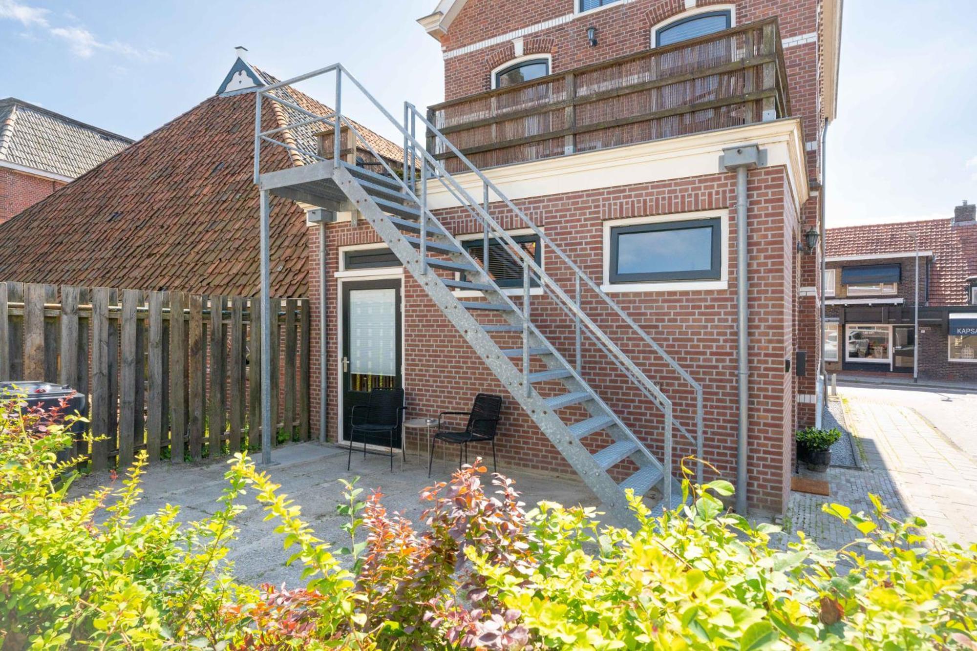 Sfeervol Verblijf In Oude Gemeentehuis Eenrum. المظهر الخارجي الصورة