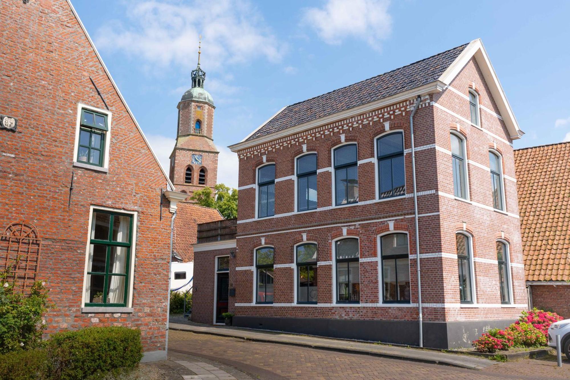 Sfeervol Verblijf In Oude Gemeentehuis Eenrum. المظهر الخارجي الصورة